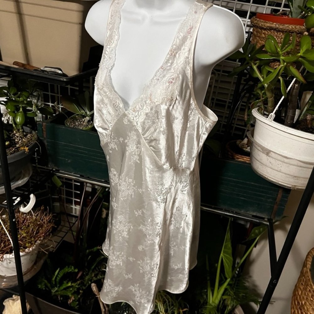 Jones New York Lacy Sequins Floral Pattern Nightgown Sz L - Picture 5 of 7